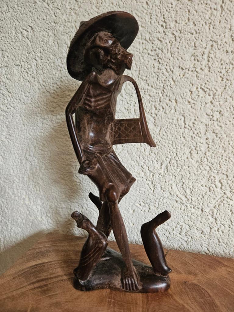 Houten beeldje van man met hoed en ganzen, Antiek en Kunst, Kunst | Beelden en Houtsnijwerken, Ophalen of Verzenden, Handgemaakt