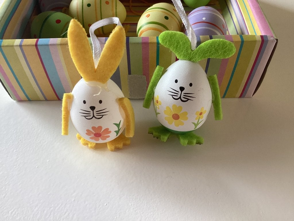 Set 2 paashaasjes in geel en groen voor paastak, Ophalen of Verzenden, Zo goed als nieuw