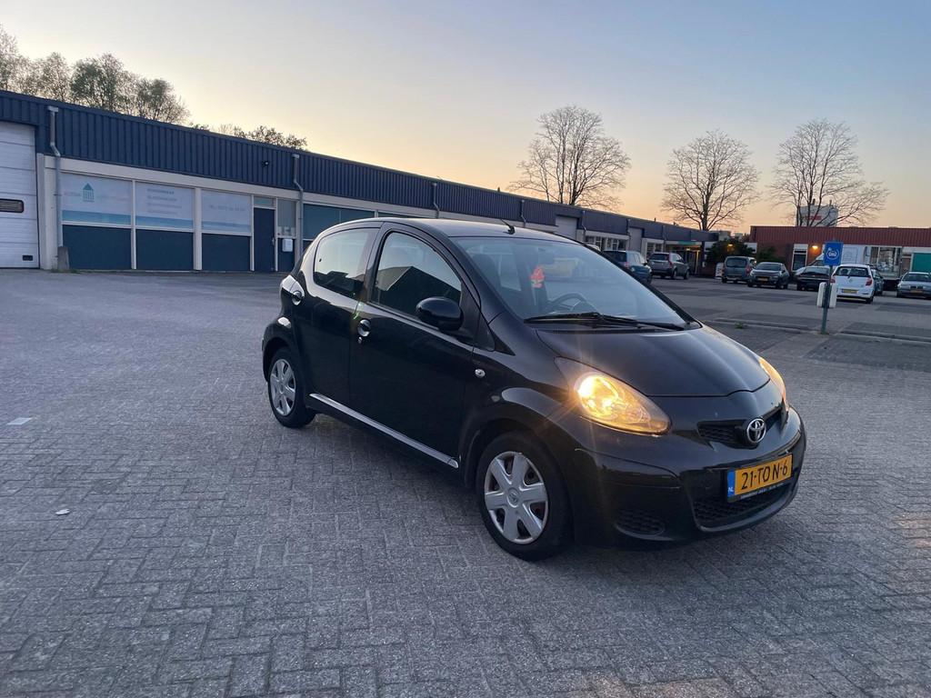 Toyota Aygo 1.0-12V Comfort Navigator Airco, Voorwielaandrijving, Euro 5, Gebruikt, Elektrische ramen
