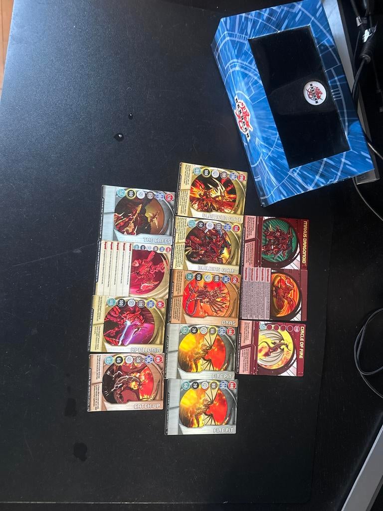 Bakugan Battle Brawlers Drago kaarten + opbergdoos, Ophalen of Verzenden, Gebruikt, Meerdere kaarten