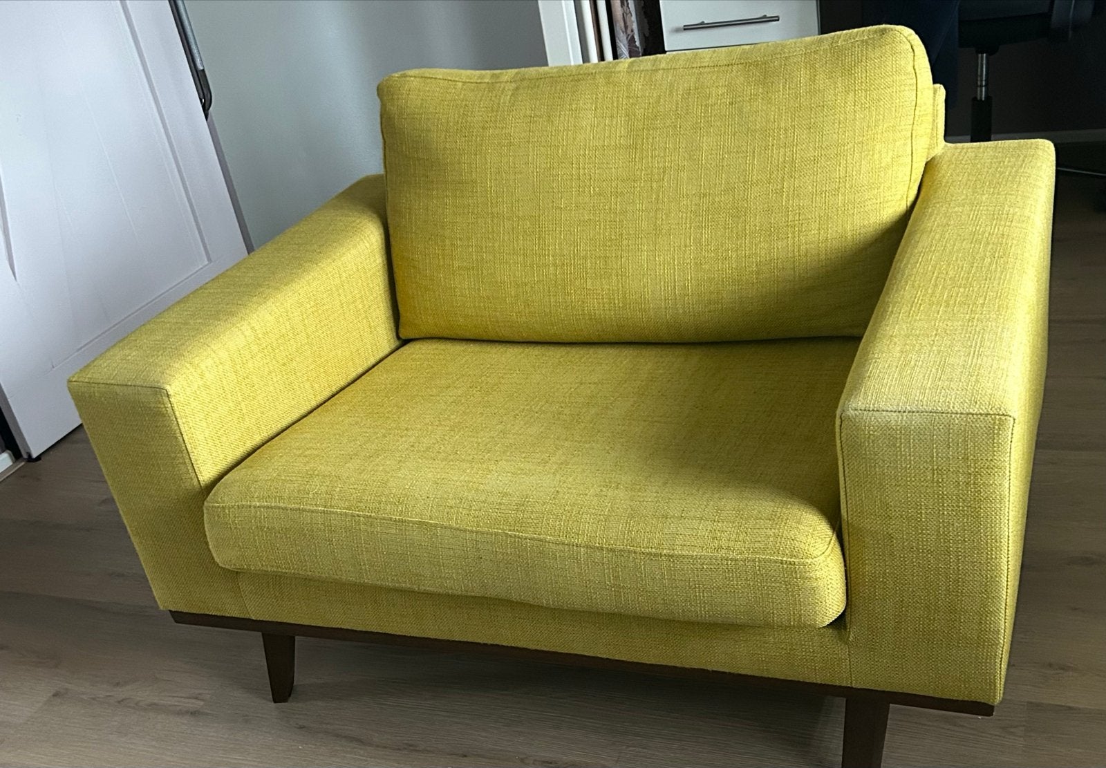 Comfortabele loveseat. - Torino - kleur geel, Ophalen, Zo goed als nieuw