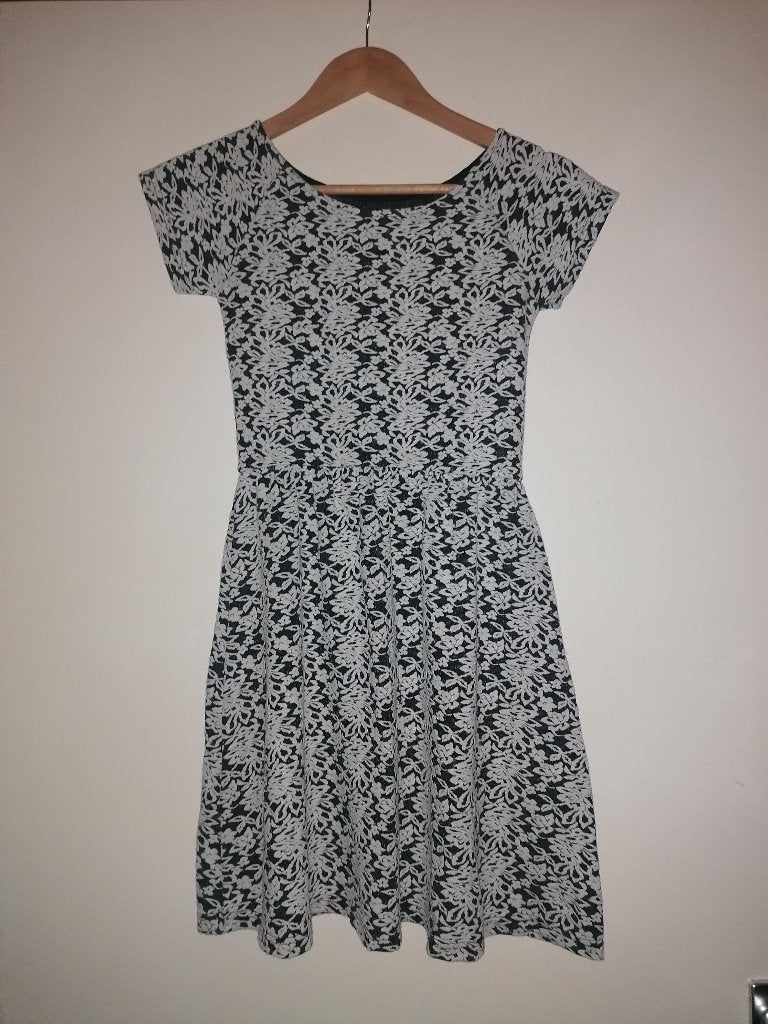 black and white dress with lace pattern, Kleding | Dames, Zwart, Ophalen of Verzenden, Zo goed als nieuw, Maat 36 (S)