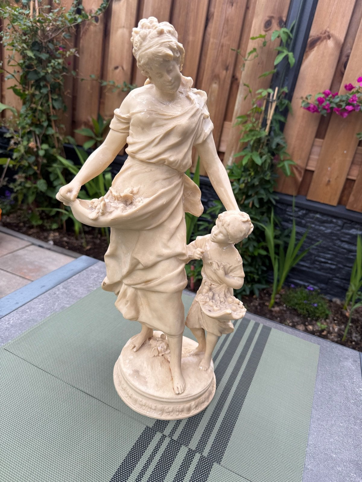 Decoratief beeld van vrouw en kind, 48cm hoog, Groep mensen, Ophalen of Verzenden, Handgemaakt, 20 - 50 cm