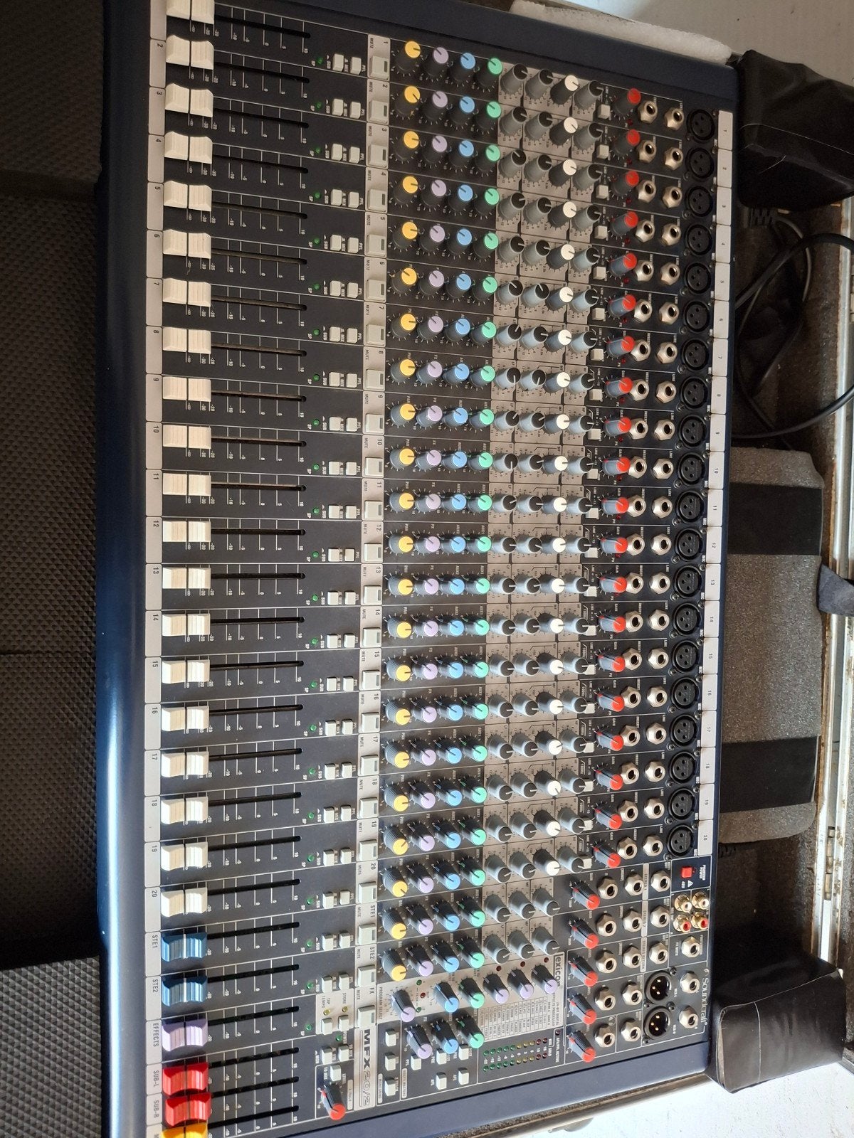 Te Koop 1x Soundcraft MFX 20/2 analoge mengtafel, Ophalen, Zo goed als nieuw, 20 kanalen of meer