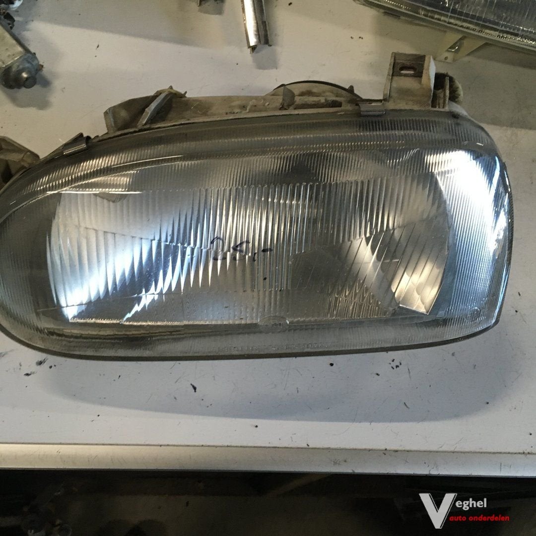 Vw Golf 3  1993 3 drs Koplamp Links of Rechts