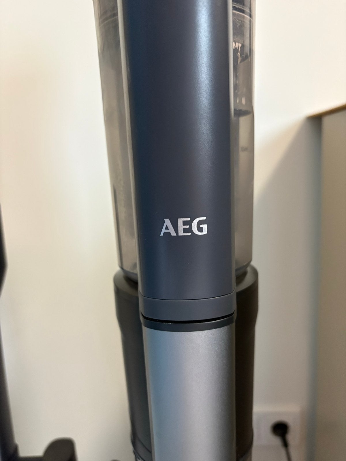 AEG Steelstofzuiger met accessoires en oplaadstation, Witgoed en Apparatuur, Stofzuigers, Ophalen, Reservoir, Nieuw, Draadloos