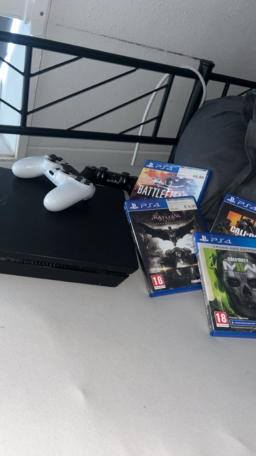 PS4 Slim met 2 controllers, games en kabels - Goede staat, Verzenden, Met 2 controllers, Slim, Gebruikt