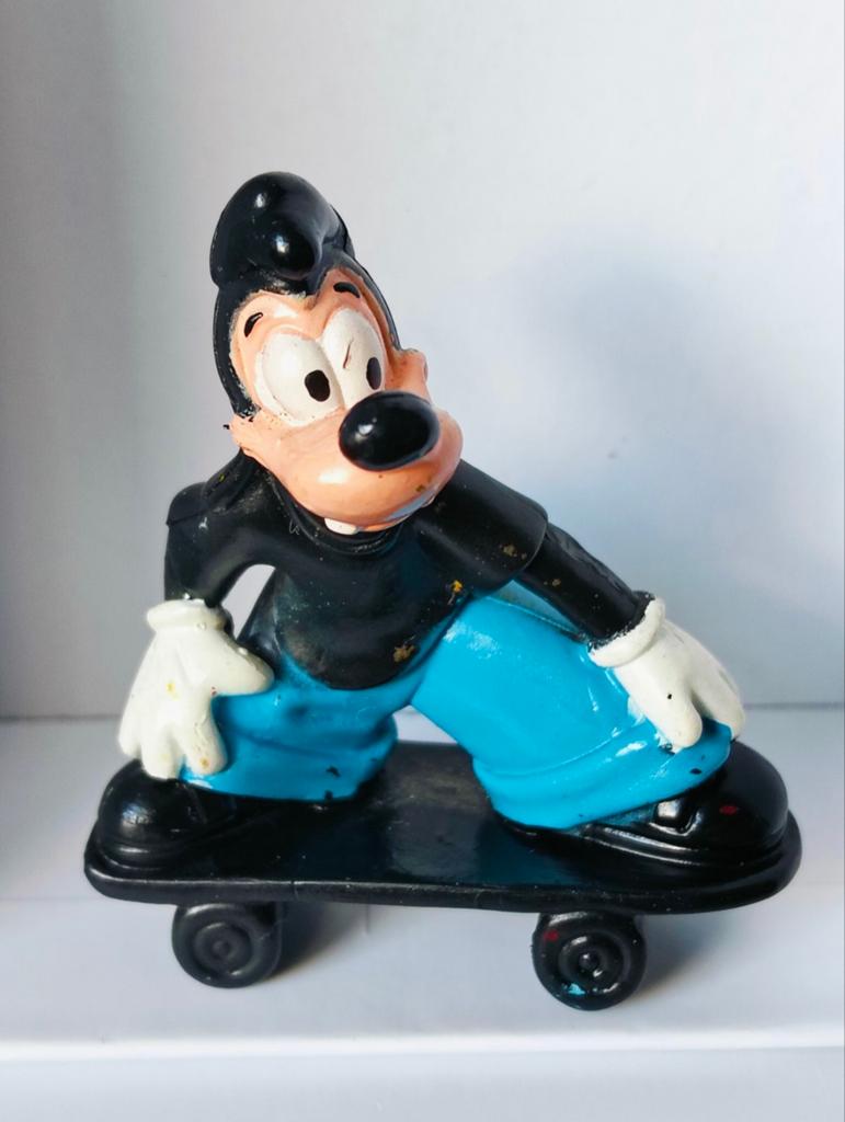 Vintage Goofy Max Skateboard Figuur - Disney Verzamelobject, Verzamelen, Disney, Gebruikt, Beeldje of Figuurtje, Mickey Mouse
