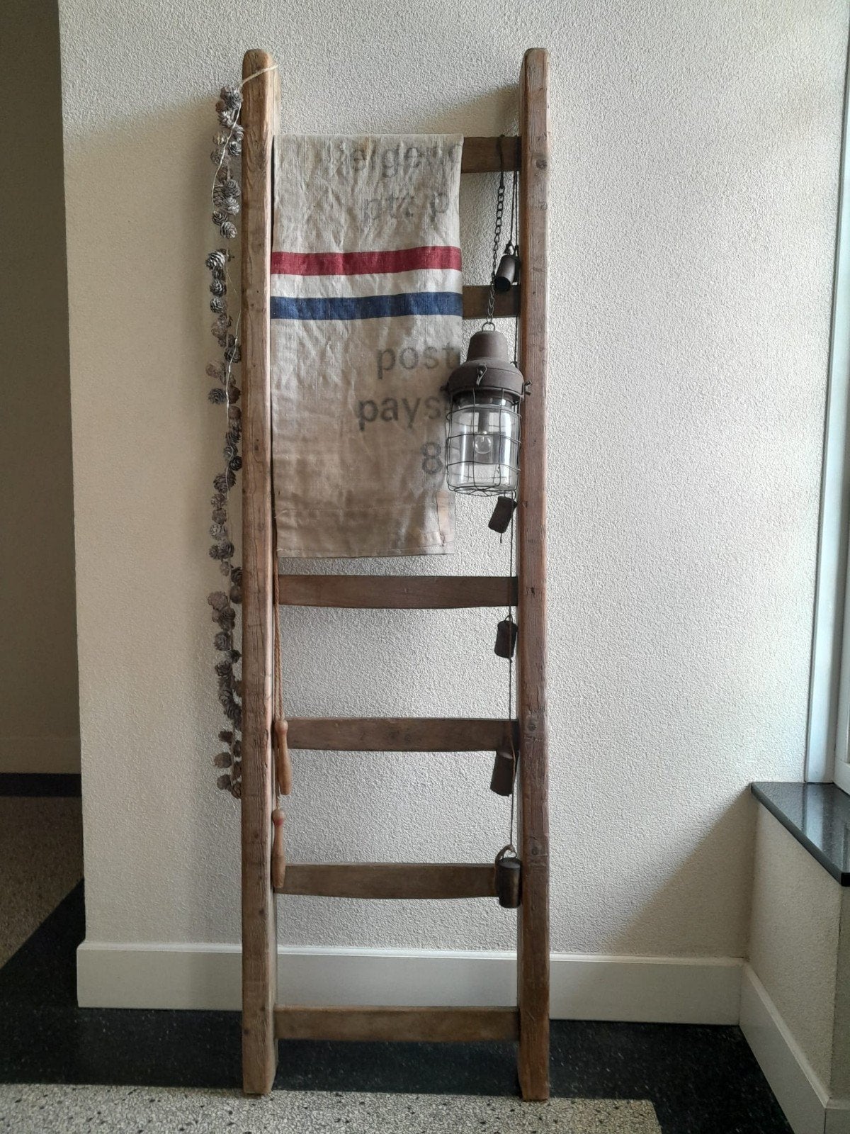 Oud doorleefd houten trapje - Decoratieve ladder, Ophalen