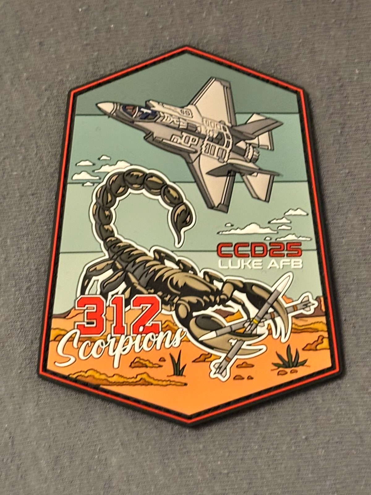 Pvc embleem 312 SQN Belgian airforce F-35 scorpions, Verzenden, Luchtmacht, Overige gebieden, Embleem of Badge