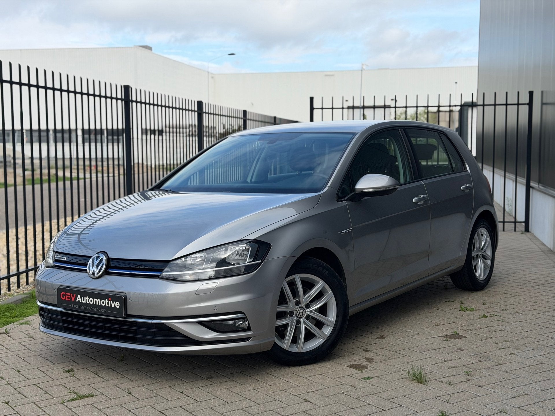 Volkswagen Golf 1.5 TSI DSG ACC Carplay Stoelverwarming, Auto's, Euro 6, 4 cilinders, Grijs, Golf