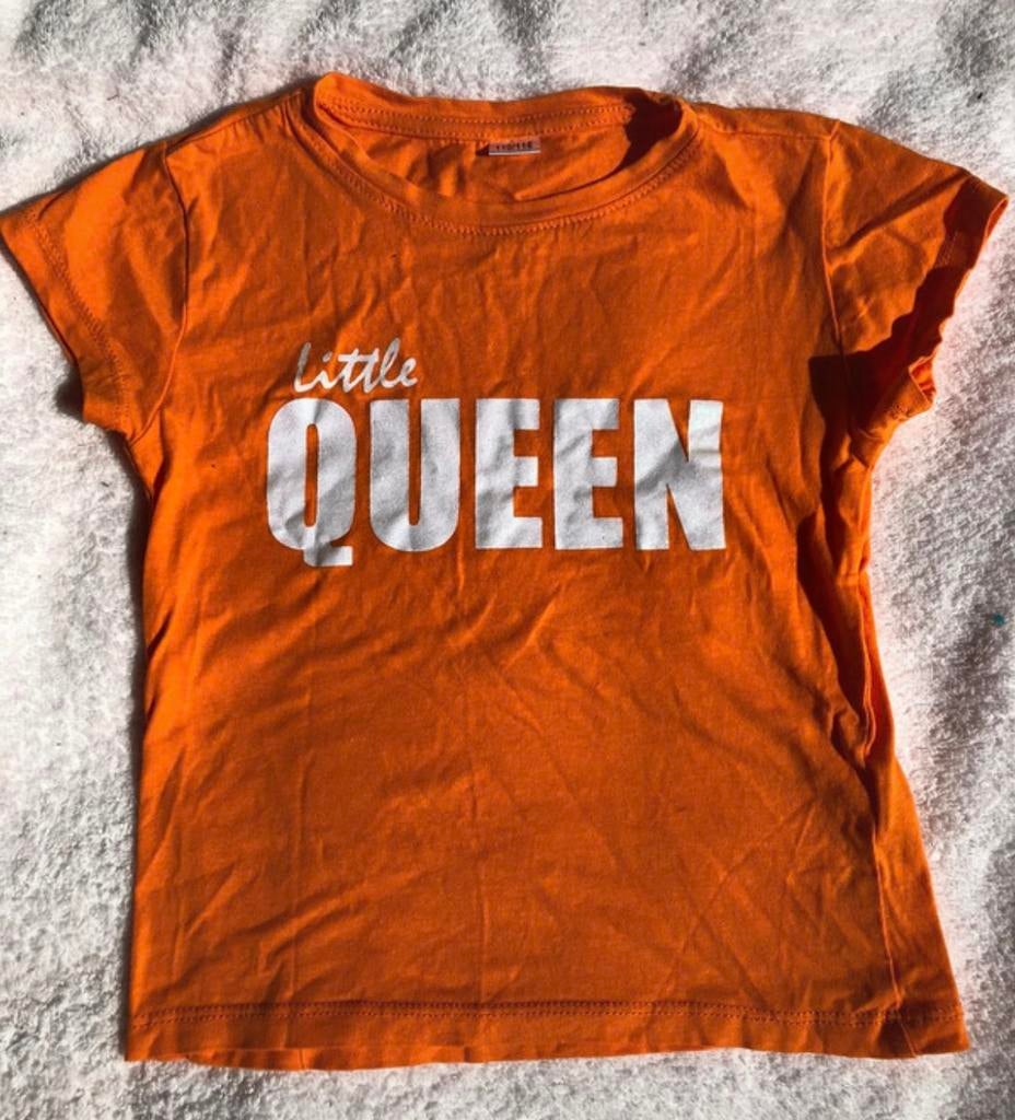 Koningsdag t- shirt litte queen maat 110/116, Ophalen of Verzenden, Zo goed als nieuw, Meisje, Shirt of Longsleeve