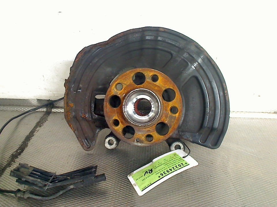 Fusee Rechts Voor Mercedes-Benz CLA (117.3) 2013, Gebruikt, Mercedes-Benz AG, Mercedes-Benz, Mercedesstraße 120, Stuttgart 70372, , Duitsland