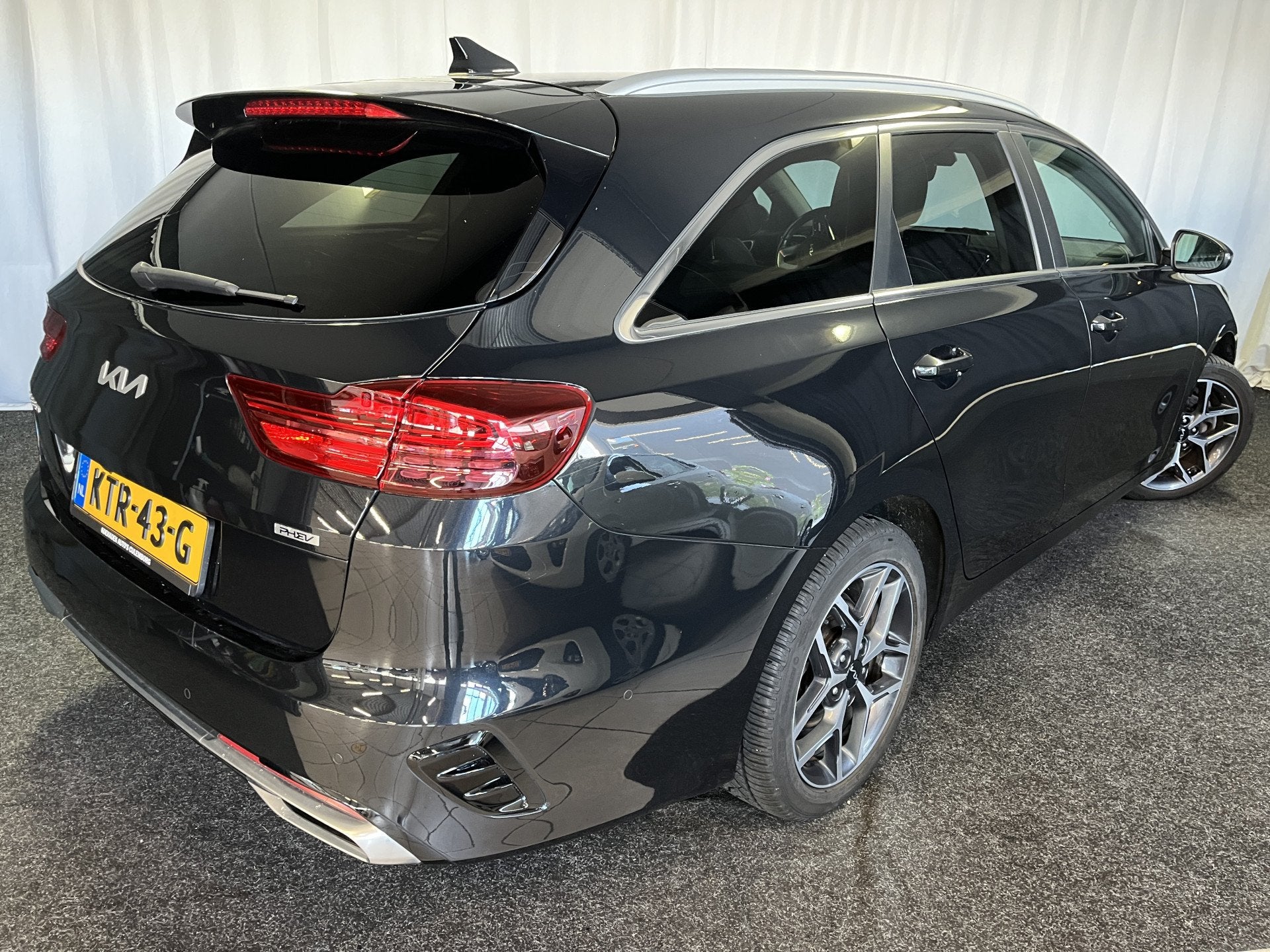 Kia Ceed Sportswagon 1.6 GDI PHEV PLUG-IN ExecutiveLine ECC/, Gebruikt, Met garantie (alle), Leder en Stof, Zwart