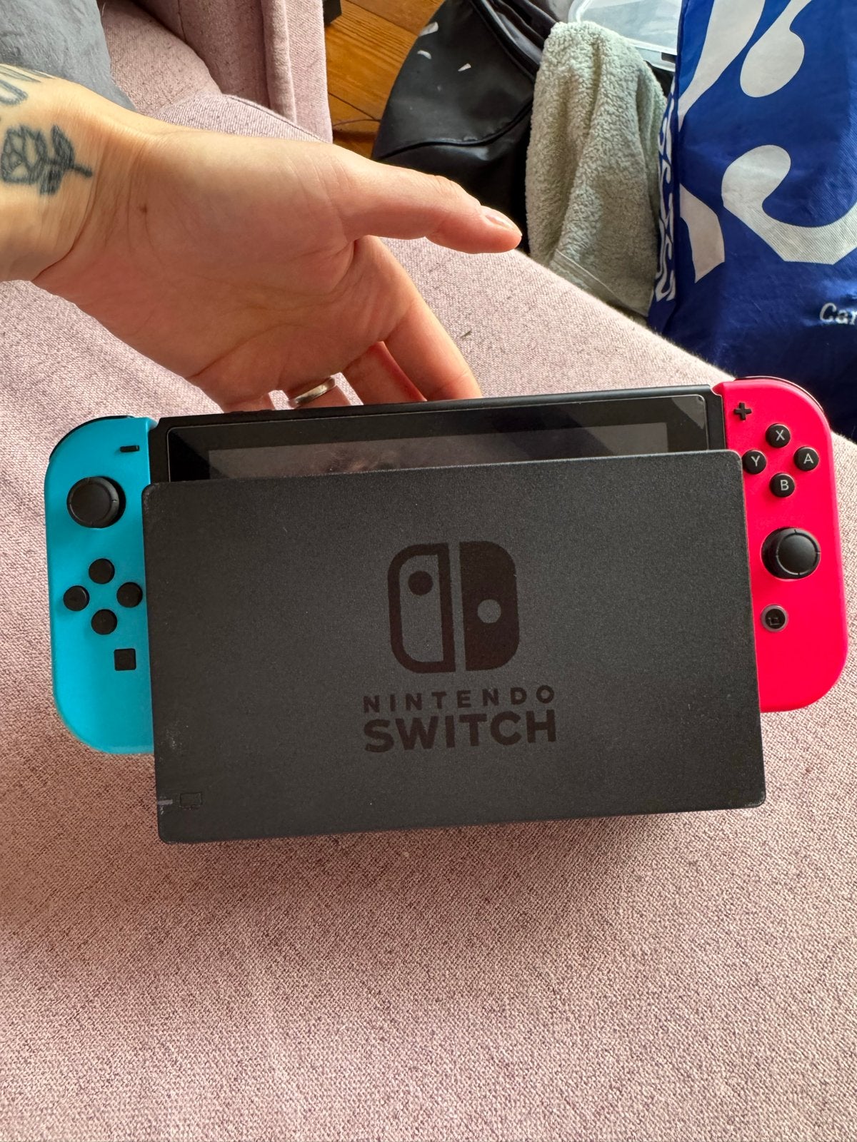 Nintendo Switch V2 (2019) with accesories, Spelcomputers en Games, Ophalen of Verzenden, Gebruikt, Met 2 controllers, Switch Original