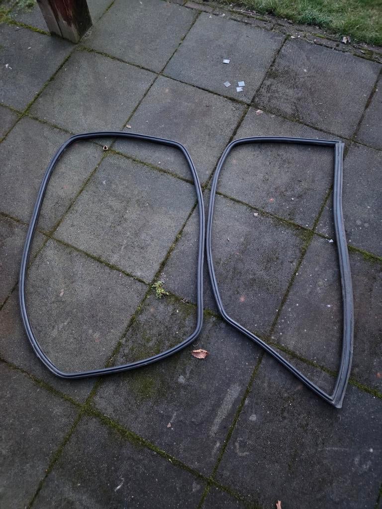 BMW E30 Raamrubbers Voor + Achter, Auto-onderdelen, Ophalen of Verzenden, Gebruikt, Achter, BMW