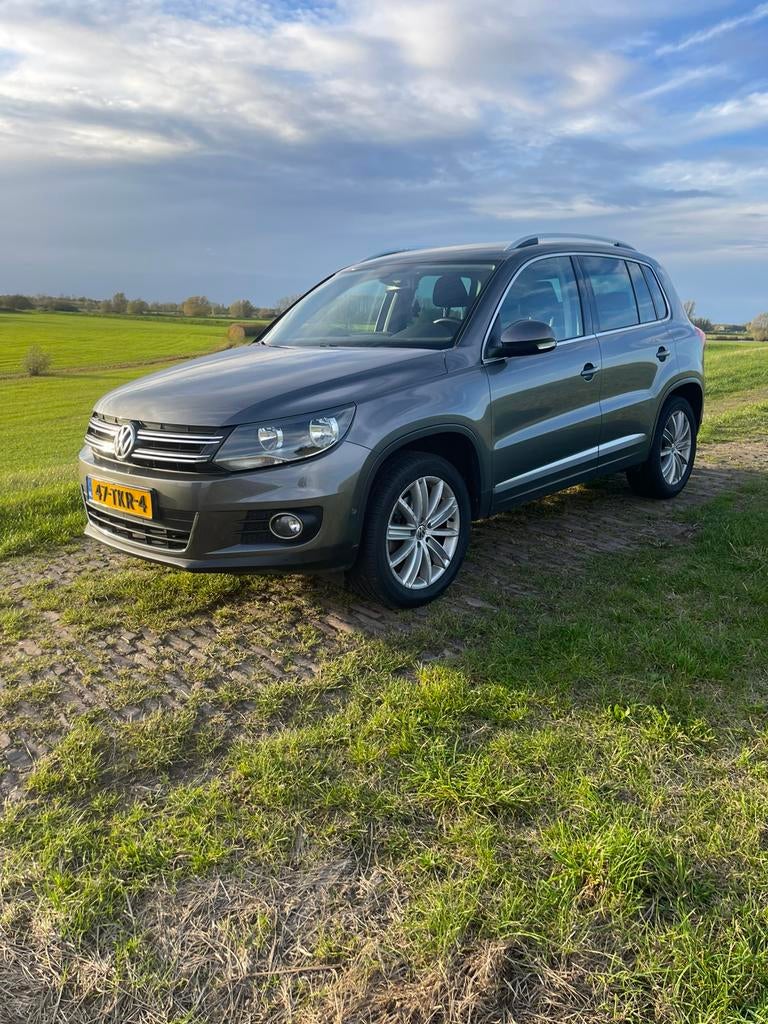 Volkswagen Tiguan 1.4 TSI 90KW BMT 2012 Grijs, Auto's, Voorwielaandrijving, 15 km/l, 74 €/maand, 4 cilinders