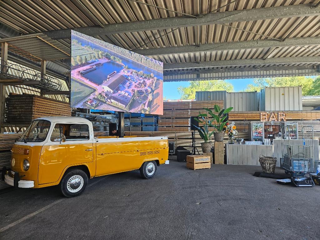 Groot ledscherm huren? VW Ledscherm bus !, Diensten en Vakmensen