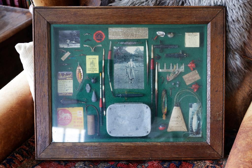 antique fishing tackle collection wall display mounted, Ophalen, Gebruikt, Overige typen