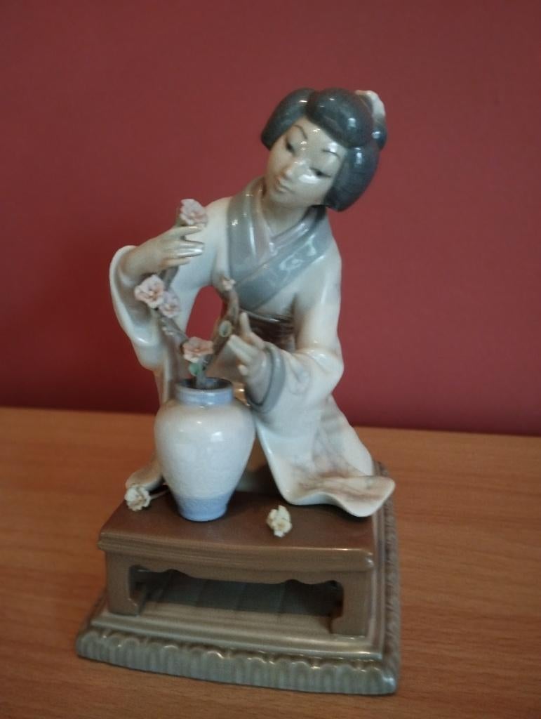 Lladro Flower Arranger, Ophalen of Verzenden, Zo goed als nieuw, Mens