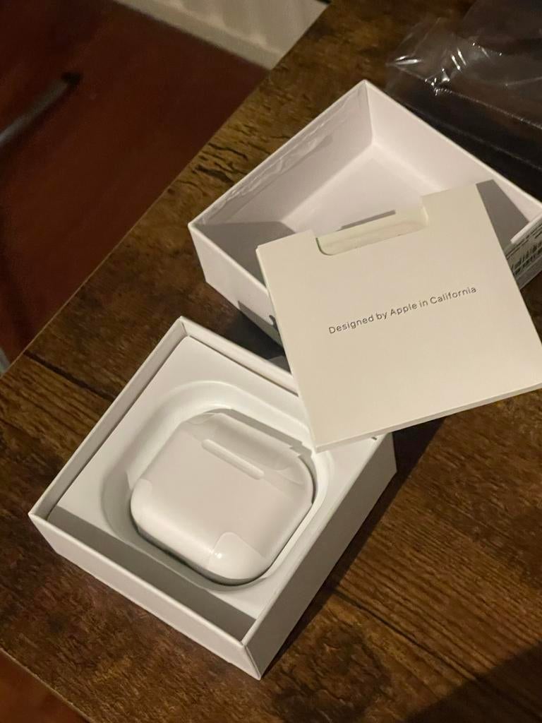 Nieuwe AirPods 4 met Active Noise Cancellation