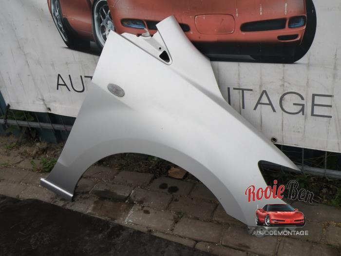 Scherm rechts-voor van een Mazda 5 (22V), Gebruikt, -, -, Ophalen of Verzenden