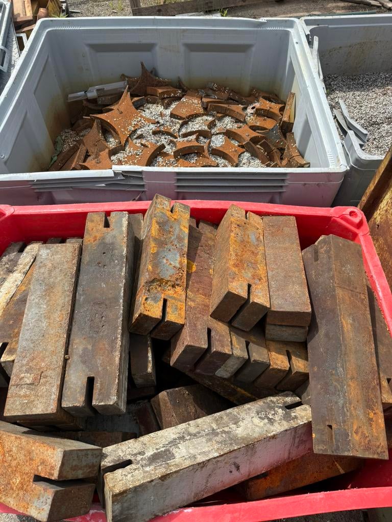 Foto 2 van Contragewichten en Ponsdoppen te koop