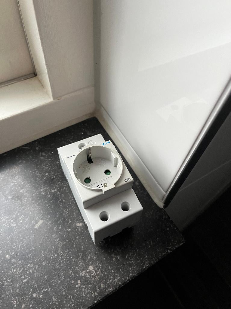Eaton stopcontact voor op DIN-rail, Ophalen of Verzenden, Zo goed als nieuw, Stopcontact