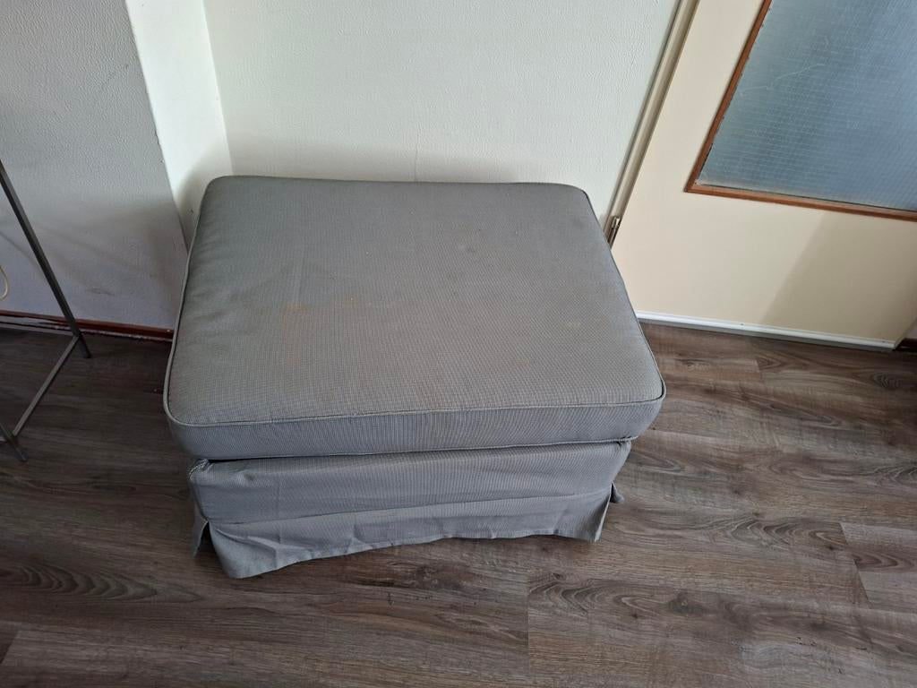 Poef van Ikea  kleur gijs anderhalf jaar oud nooit gebruikt, Huis en Inrichting, Ophalen of Verzenden, Rond, Minder dan 50 cm