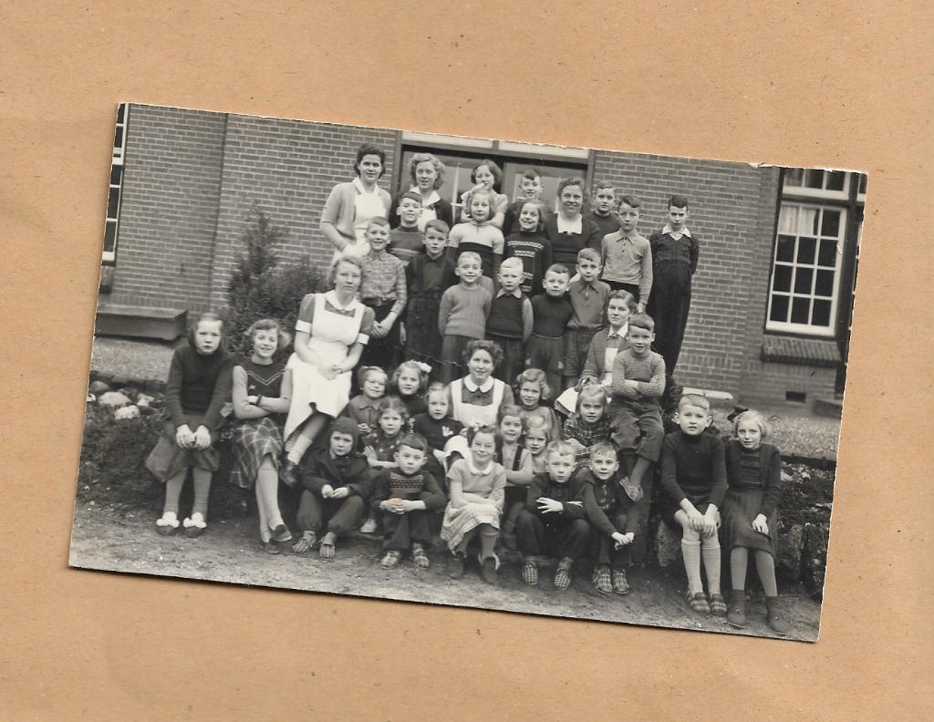 hellendoorn  1952   groeps foto  sanatorium  14 cm  x 8,5 cm, Gebruikt, Foto, Ophalen of Verzenden, 1940 tot 1960