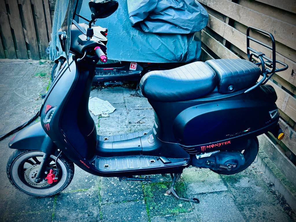 DTS Millano scooter, bouwjaar 2001, in goede staat, Ophalen of Verzenden, Gebruikt, Overige typen, Overige merken