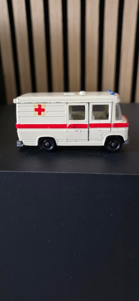 Siku Mercedes L 406 D ziekenwagen., Ophalen of Verzenden, Bus of Vrachtwagen, SIKU