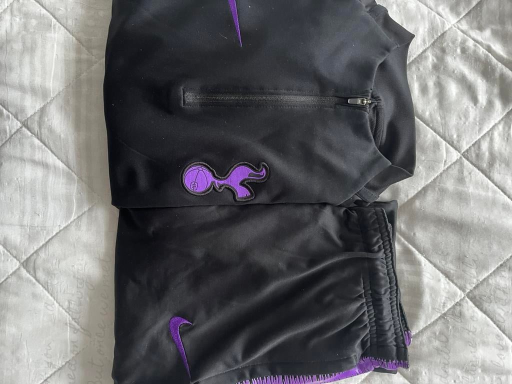 kindersportpak Nike kleur zwart met paars voor 12 jarige, Kinderen en Baby's, Kinderkleding | Maat 164, Ophalen of Verzenden, Zo goed als nieuw