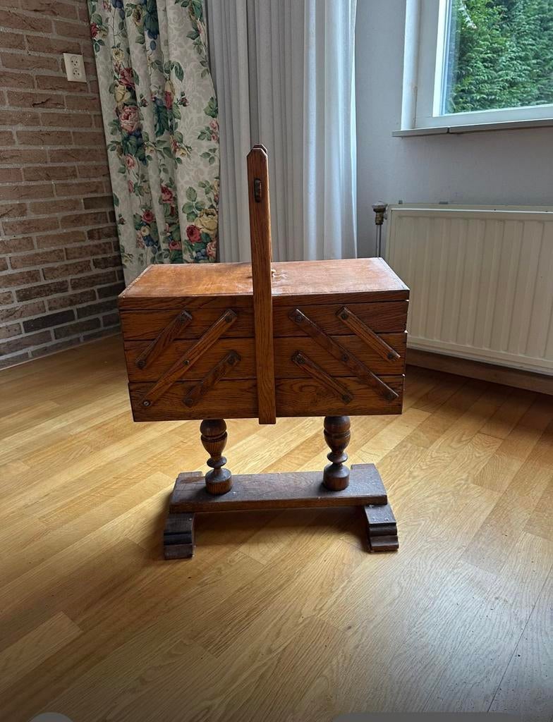 Mooie ouderwetse naaimand, Antiek en Kunst, Antiek | Naaimachines, Ophalen of Verzenden