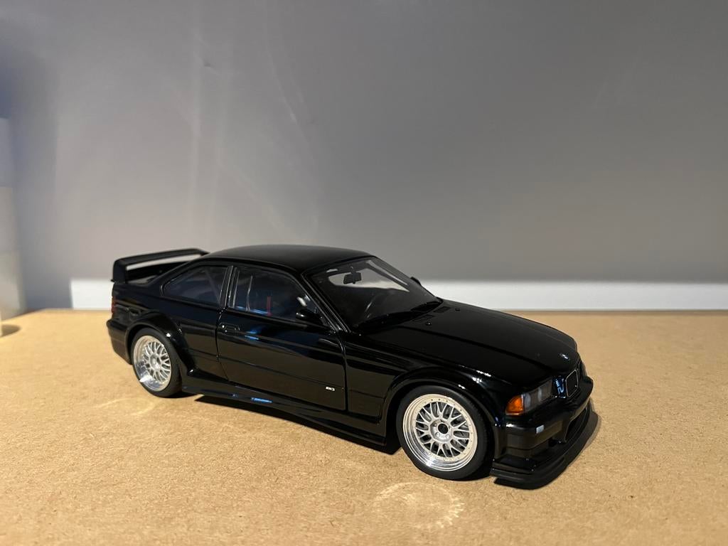 BMW M3 GTR E36 1:18 UT Models, Ophalen, Zo goed als nieuw, UT Models
