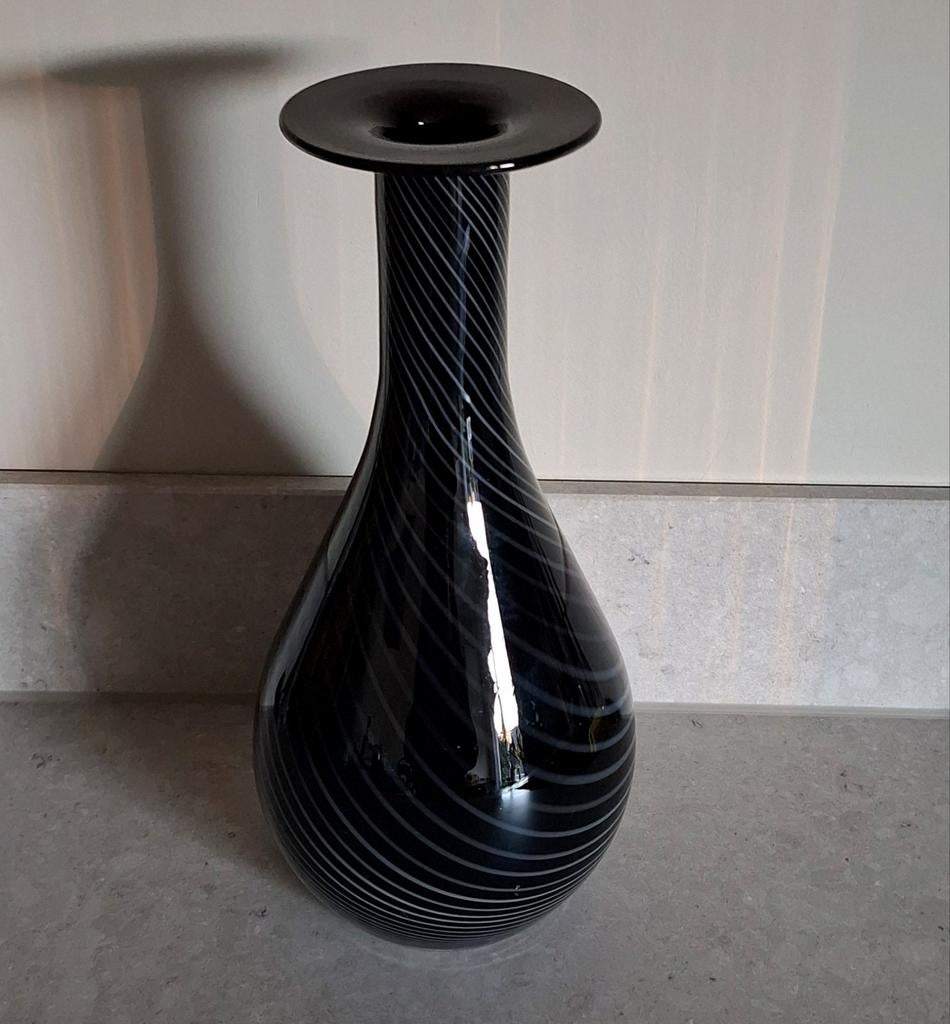 Murano Sommerso Vaas - Prachtig Italiaans Design, Zwart, Ophalen of Verzenden, Minder dan 50 cm, Glas