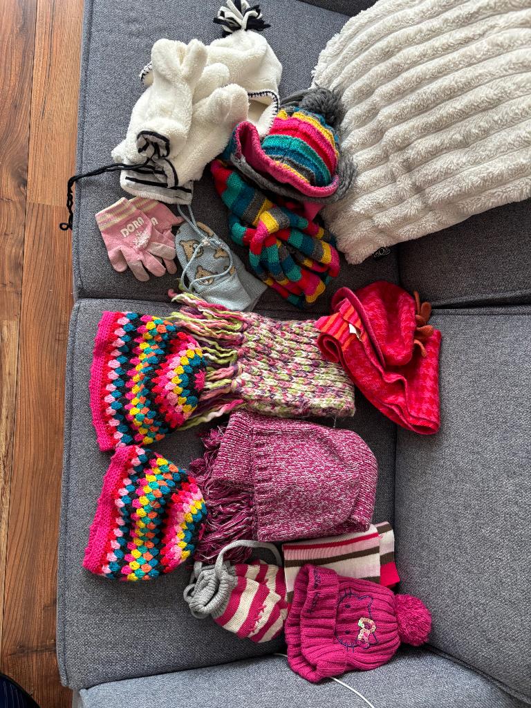 Pakket winter sjaals wantje, handschoenen en mutsen, Ophalen, Zo goed als nieuw, Maat 86, Meisje