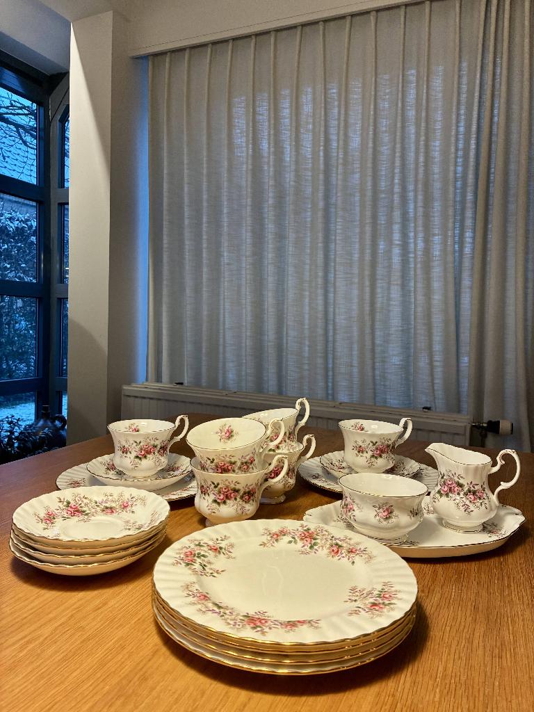 Servies Royal Albert Lavender Rose in nieuwstaat, Antiek en Kunst, Antiek | Servies los, Ophalen of Verzenden