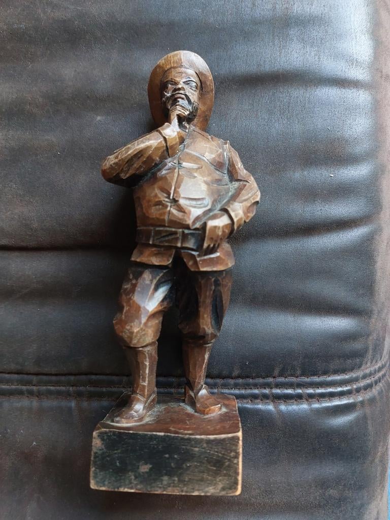 Houten beeldje man met hoed gemerkt Ouro, Antiek en Kunst, Ophalen of Verzenden