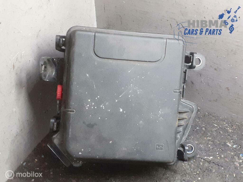 Renault Zoe Q210 Zekeringskastbak Onder  284B03998R, Gebruikt, Renault, Ophalen of Verzenden, Renault