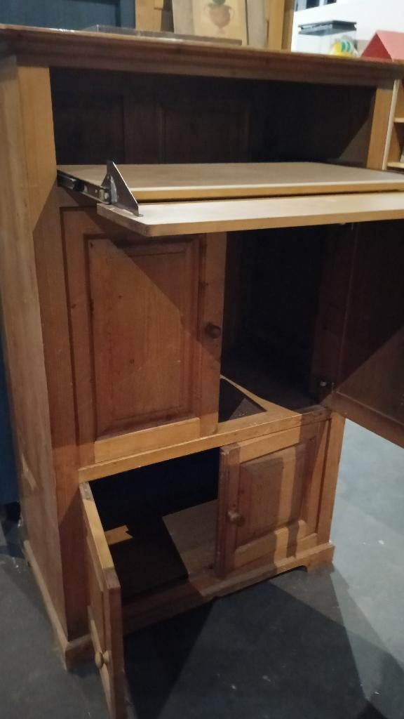 Houten secretairekast met klep en schuifdeuren, Ophalen