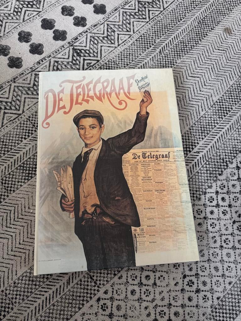 De Telegraaf - 100 Jaar Jubileumboek 1893-1993, Ophalen of Verzenden, 20e eeuw of later, Zo goed als nieuw
