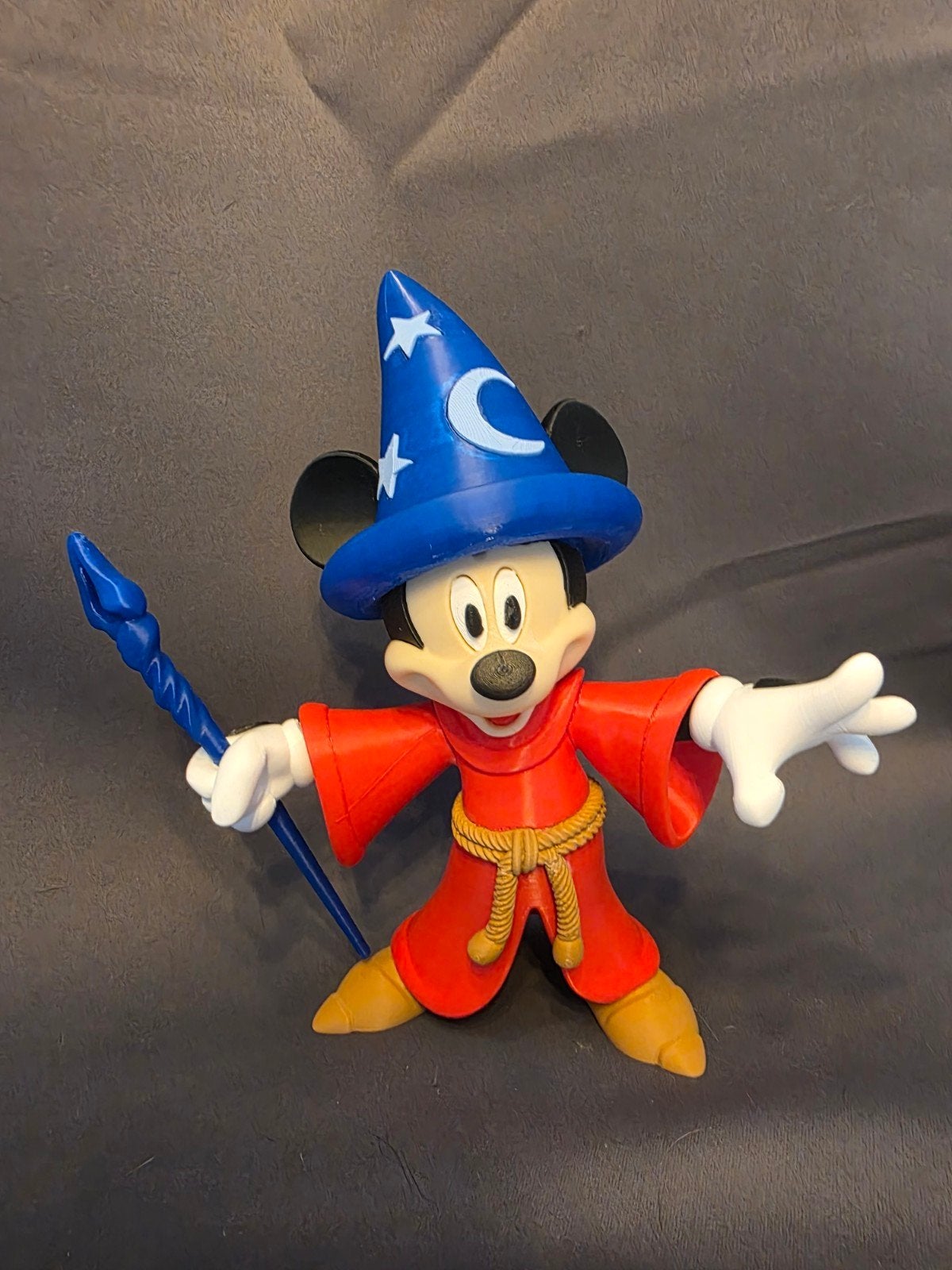 3D Geprinte Mickey Mouse Tovenaarsbeeldje - 20 cm, Ophalen of Verzenden, Mickey Mouse, Nieuw, Beeldje of Figuurtje
