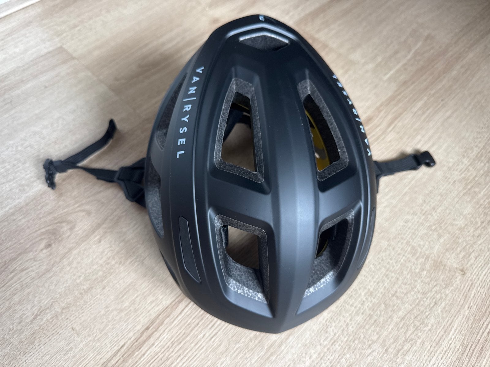 Van Rysel Fietshelm Maat L - Zwart, Fietsen en Brommers, Fietsaccessoires | Fietshelmen, Zo goed als nieuw, Heer of Dame, L, Ophalen of Verzenden