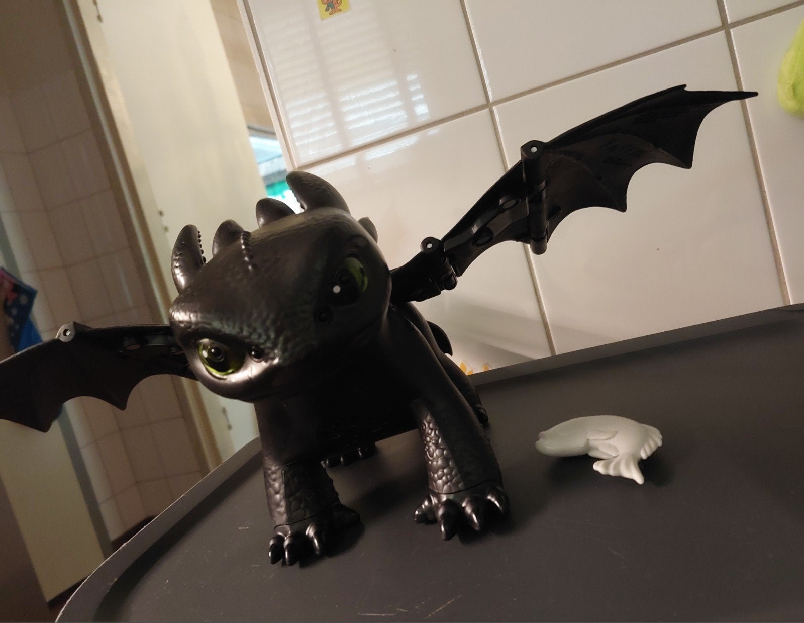 DreamWorks Draak Tandloos speelfiguur met vis, Ophalen of Verzenden, Gebruikt