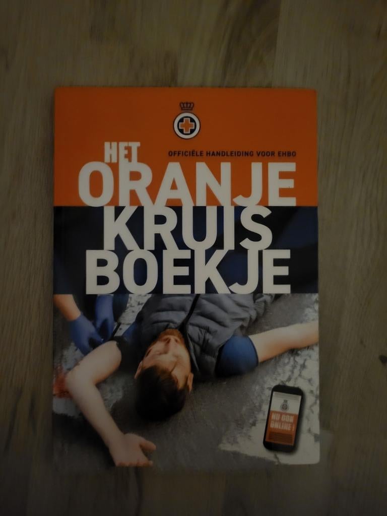 Het Oranje Kruis Boekje - Officiële Handleiding voor EHBO, Het Oranje Kruis, Ophalen of Verzenden, Zo goed als nieuw, Gamma