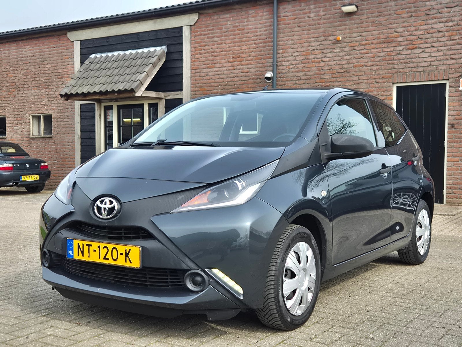 Toyota Aygo 1.0 Vvt-i 69pk 5D 2017 Grijs I Trekhaak I Airco, Voorwielaandrijving, Stof, Euro 6, Met garantie (alle)