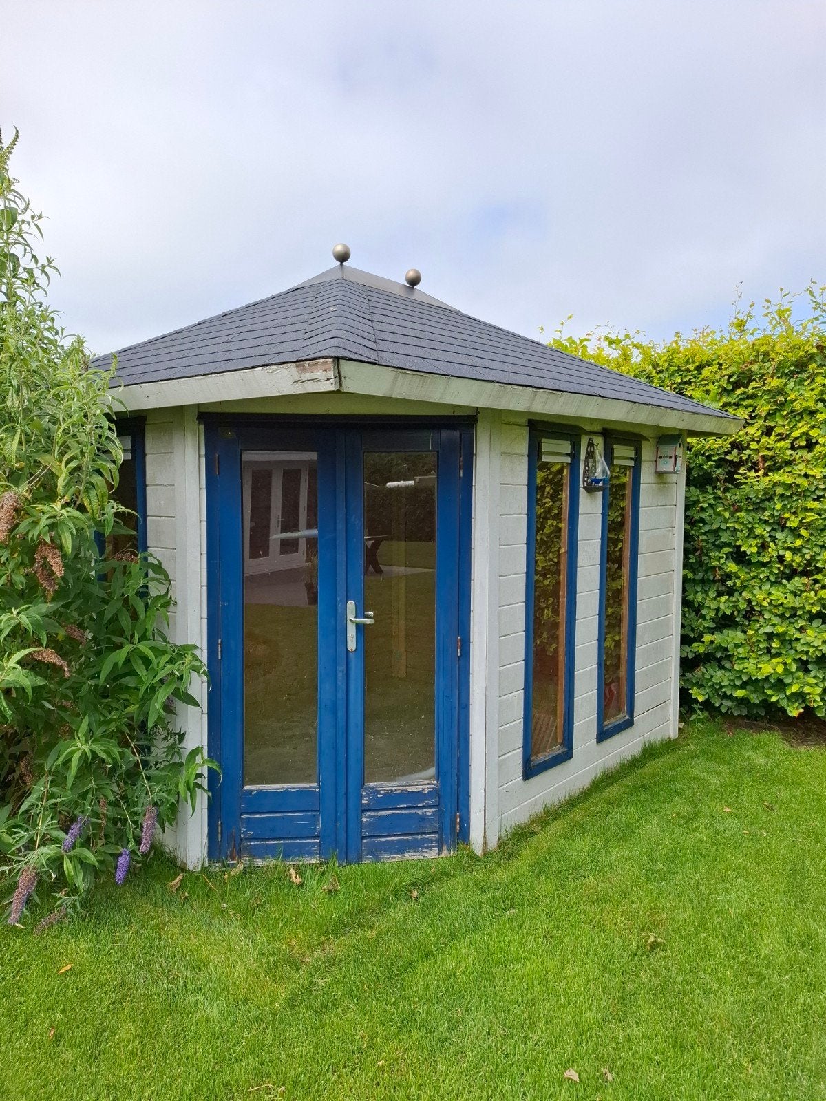 Gezellige houten tuinhuis met ramen en dubbele deur, Tuin en Terras, Tuinhuizen, Hout, Ophalen, Minder dan 250 cm, 200 tot 400 cm