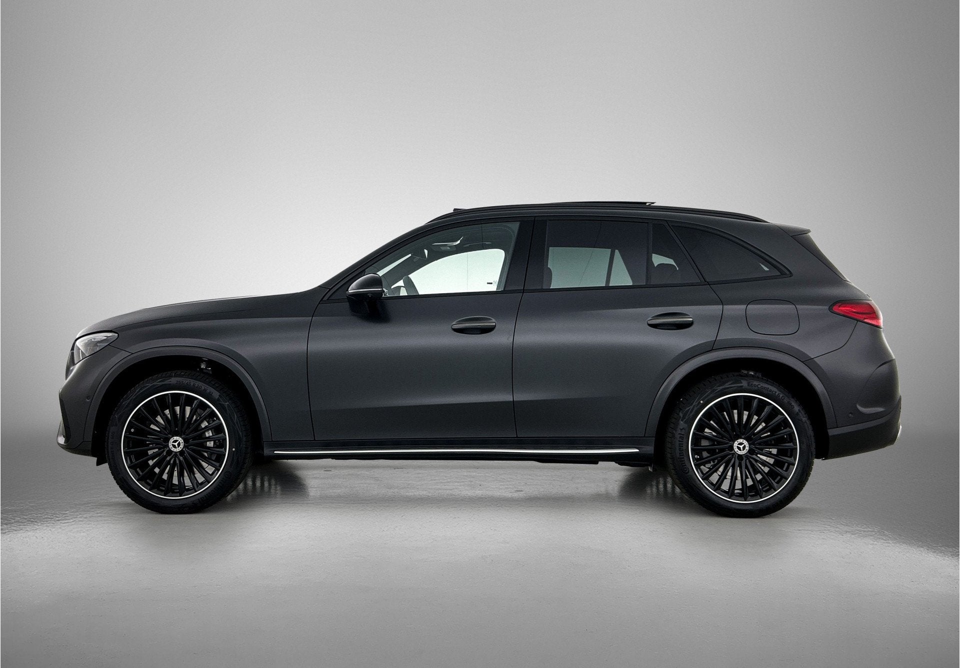 Mercedes-Benz GLC 300e 4MATIC Business Solution AMG | Premiu, Auto's, Automaat, Zwart, 2255 kg, Plug-in hybride