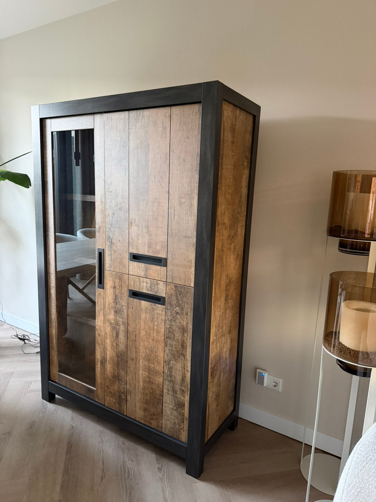 Houten kast, Ophalen